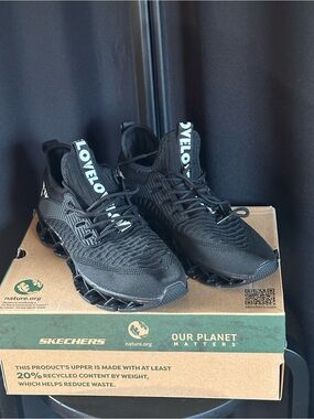 LOVELO Men’s Blade Sole Knit Running Shoes Black Size EU 42 US 8.5-9 New